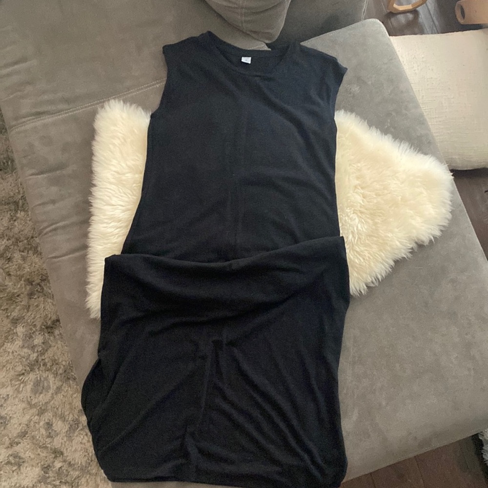 2 for $10 black Old Navy tshirt dresses